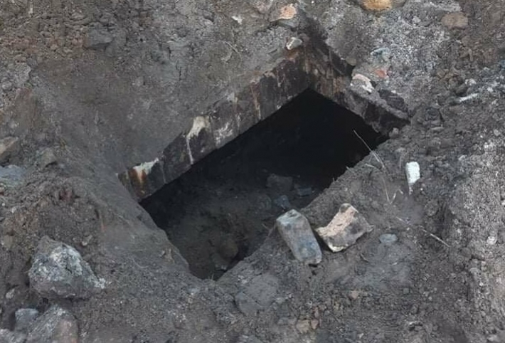В Запорожье строители обнаружили столетний подземный ход (фото)