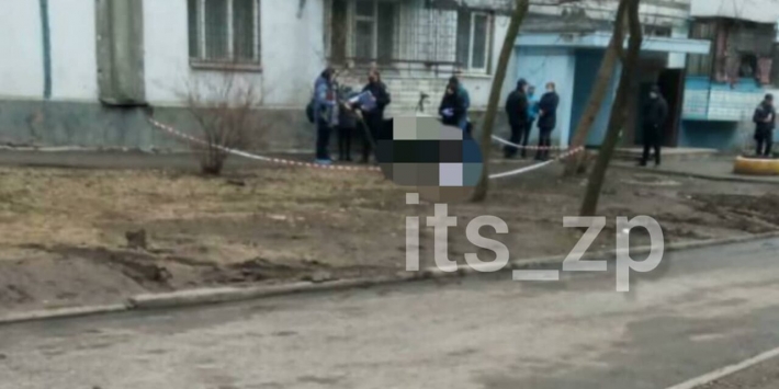 В Запорожье жуткое происшествие: под окнами многоэтажки нашли тело 6-летней девочки