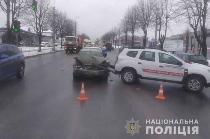 В Тернополе автомобиль с вакцинами от COVID-19 попал в ДТП