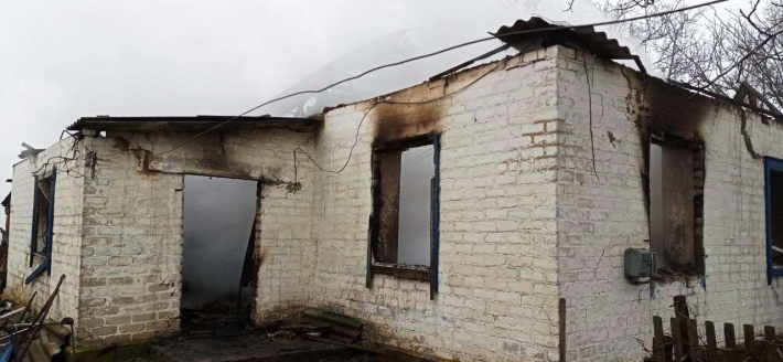 В Запорожской области во время пожара в частном доме погиб 79-летний мужчина (фото)