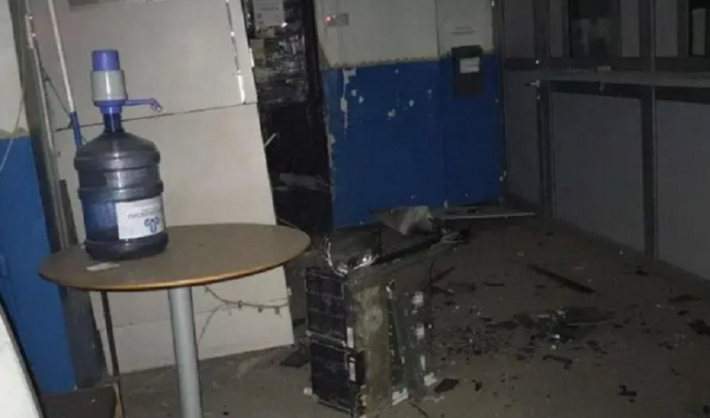 В Харьковской области воры взорвали банкомат и сбежали с деньгами. Фото