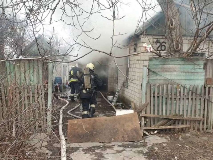 В Запорожье во время пожара погиб неизвестный мужчина (фото)