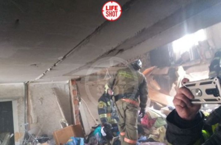 ​При взрыве в многоэтажке в России погибли люди: фото и видео, снятые внутри дома