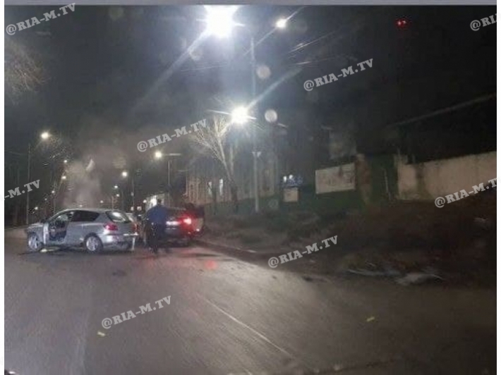 В Мелитополе от столкновения Мазду выбросило на встречную полосу (фото, добавлено видео)