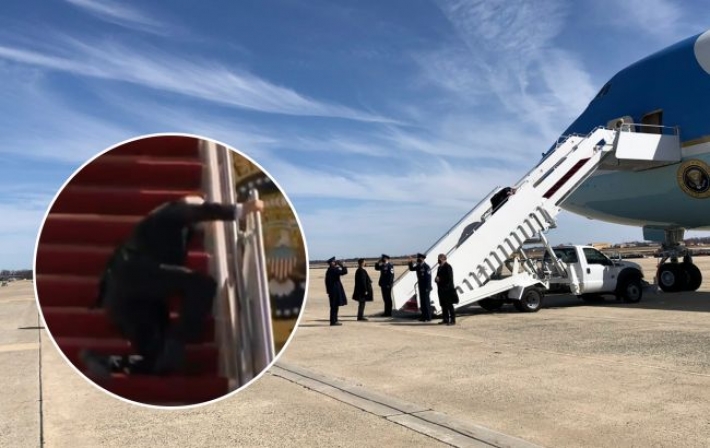 Джо Байден трижды упал, пока поднимался на борт своего самолета: появилось видео