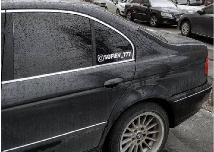 В Харькове "герой парковки" перекрыл вход в подъезд: фото
