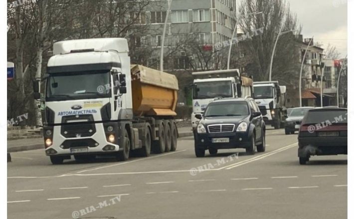 В Мелитополе «Автомагистраль» убивает построенные за бюджетные средства дороги (фото)