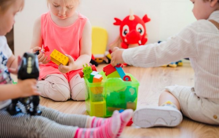 Ученые назвали опасную игрушку для девочек: несет сильный вред