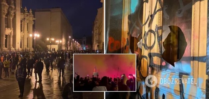 Сторонники Стерненко облили Офис президента краской и разбили стекла: подробности, фото и видео