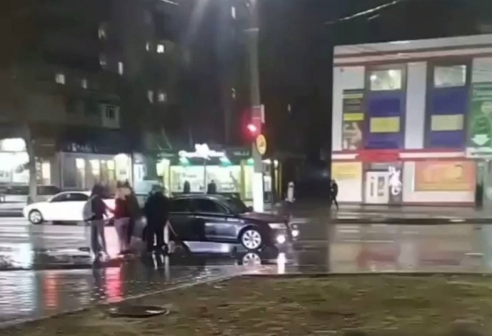 В Мелитополе появилось видео с места происшествия на центральном проспекте (видео)