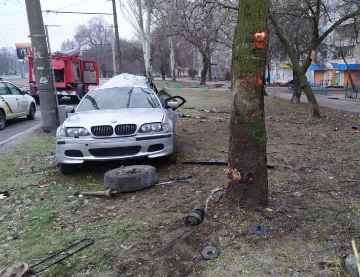 В Запорожье авто разорвало на части - есть погибшие (ФОТО, ВИДЕО)