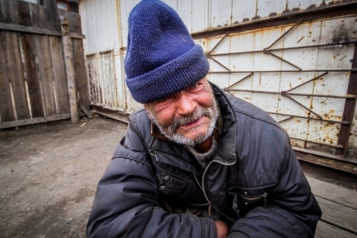 В Мелитополь из Бердянска перебрались бездомные – спят в мусорных контейнерах