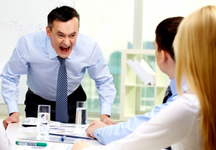Мой начальник - психопат: как избежать абьюза на работе