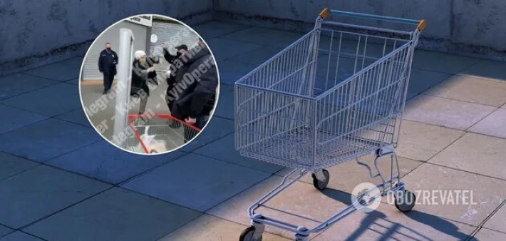 В Киеве охранник супермаркета на людях избил женщину (Видео)