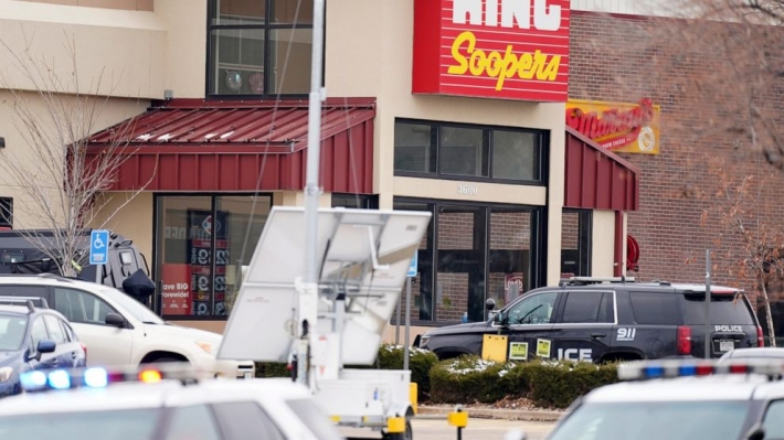 В США мужчина устроил кровавую "бойню" возле супермаркета, погибли десять человек: фото и видео