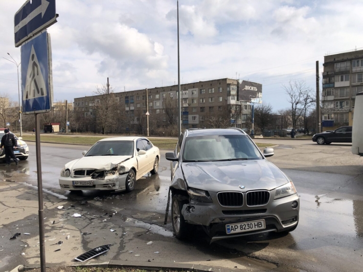 В Запорожской области внедорожник BMW влетел в Hyundai (фото)