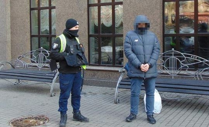 В Киеве мошенник выманил у женщины 7 тыс. долларов - "расплата" была быстрой: фото