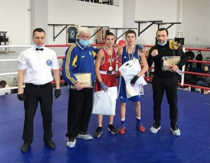 Мелитопольские боксеры приехали с победами с Чемпионата Украины (фото)