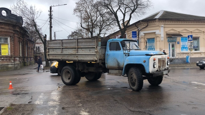 В Запорожской области грузовик на пешеходном переходе сбил женщину (фото)