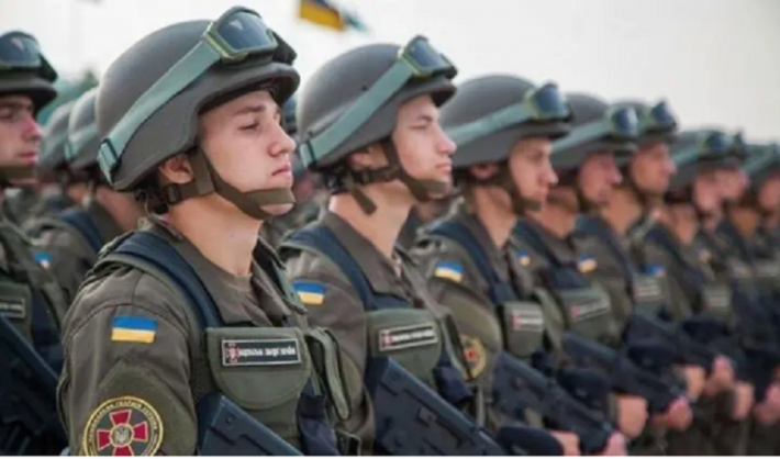Отказ от срочной службы и переход армии на контракт предусматривает военная стратегия Украины
