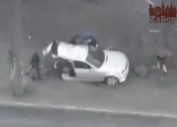 В Запорожье появилось два видео: с моментом смертельного ДТП и сразу после аварии на Бородинском