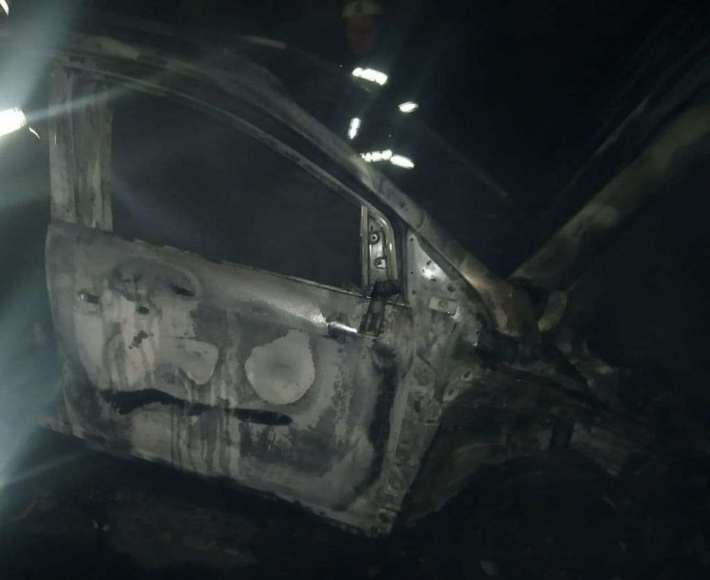 Под Мелитополем рано утром сгорел автомобиль (фото)