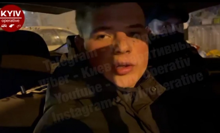 В Киеве два неадеквата решили "поиздеваться" над припаркованным авто и поплатились: видео