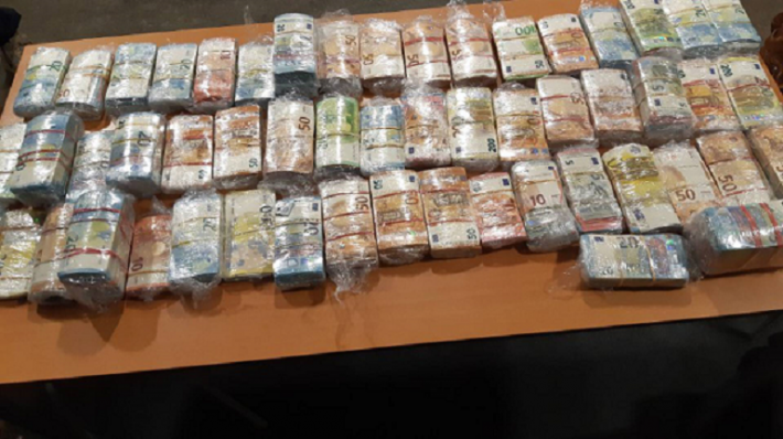 В Нидерландах задержали украинца-миллионера - сумки с евро нашли в машине: фото