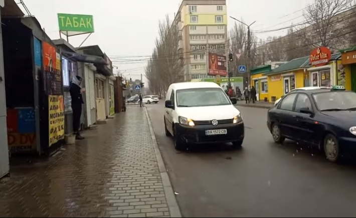 Как в Мелитополе водители хитрят и "не видят" дорожные знаки (видео)