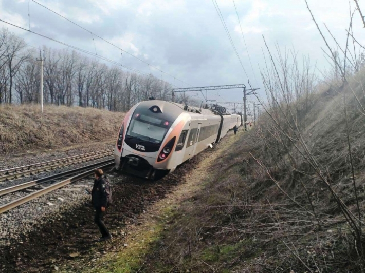 “Укрзалізниця” приостановила движение поездов между Запорожьем и Днепром
