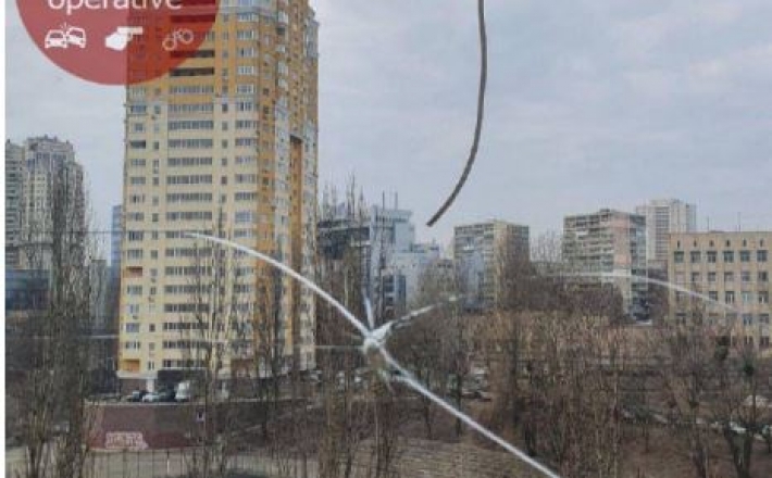 В Киеве неадекват открыл стрельбу по жилому дому: фото