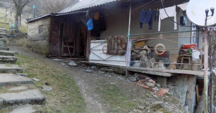 Собрала вещи и бежала: в Закарпатской области женщина зарезала уже второго своего сожителя