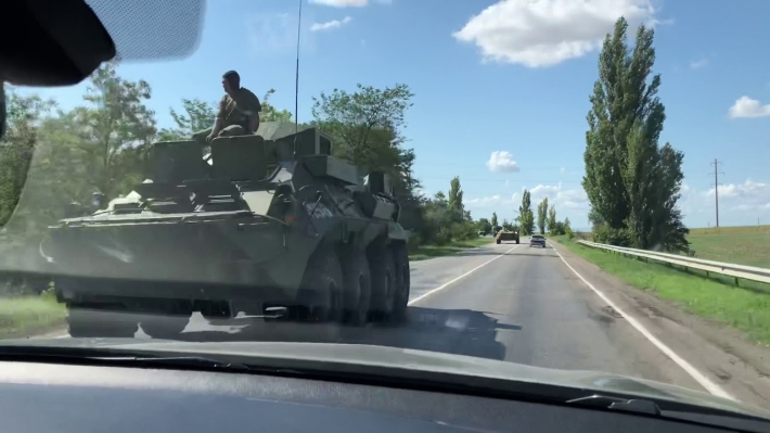 РФ перебрасывает в оккупированный Крым военную технику (Видео)