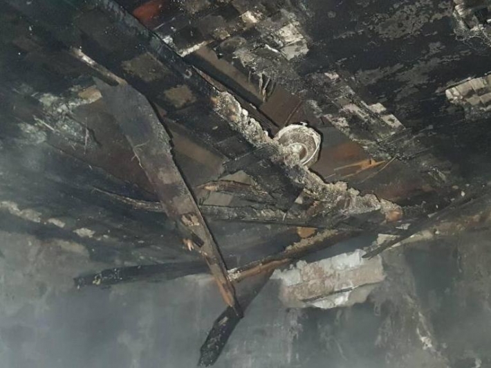 В Запорожье при пожаре в частном доме погиб мужчина (фото)