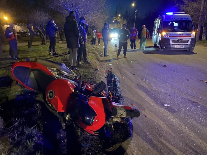 В Запорожской области в результате ДТП серьезно пострадал водитель мотоцикла (фото)