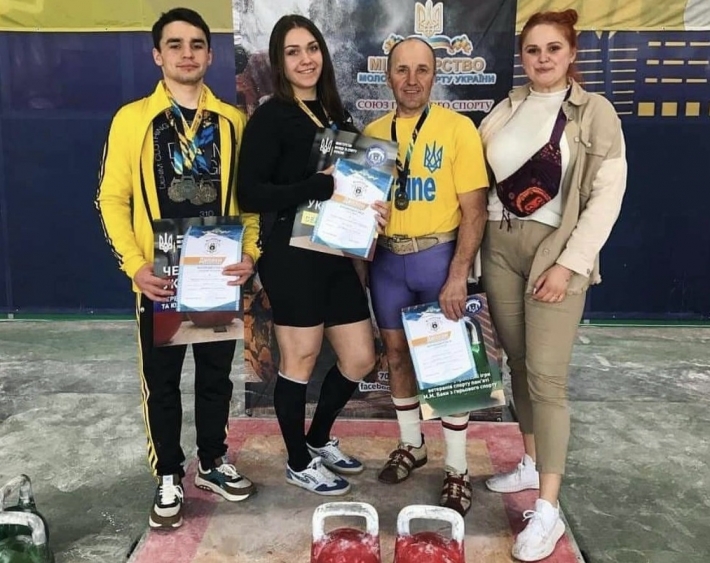 Спортсменки из Константиновки показали класс на чемпионате по гиревому спорту (фото)