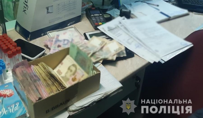 Запорожский врач попался на взятке 25 тысяч гривен (фото, видео)