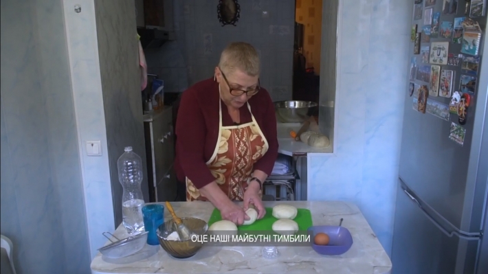 Известная в Мелитополе врач и зоозащитница поделилась национальным рецептом пасхального хлеба (видео)