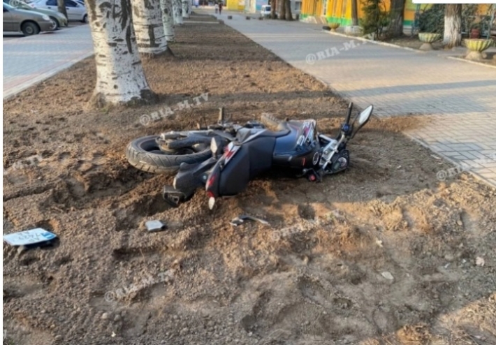 Медицинская помощь мотоциклисту все-таки понадобилась - в полиции рассказали  подробности ДТП в Мелитополе (фото)