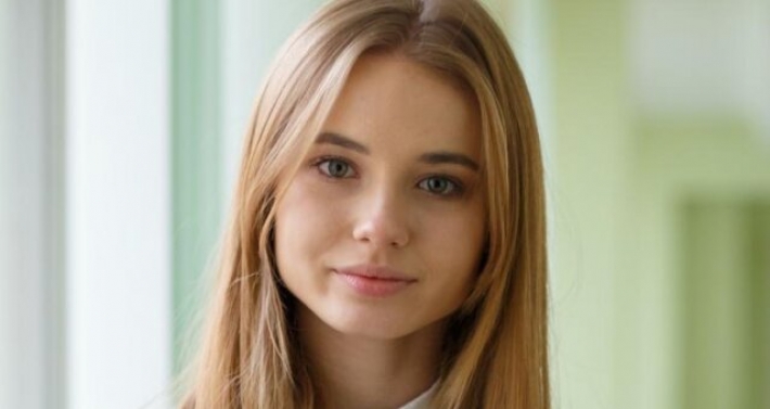 Обесчестил жирный дед: звезда сериала "Школа" призналась, что ее изнасиловали в Москве