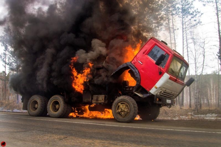 В Запорожской области горел грузовик
