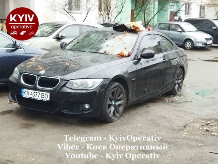 В Киеве "щедро" наказали водителя припаркованного авто: фото