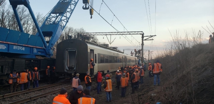 Укрзализниця назвала причину аварии поезда Киев-Запорожье и уволила ряд сотрудников (фото)