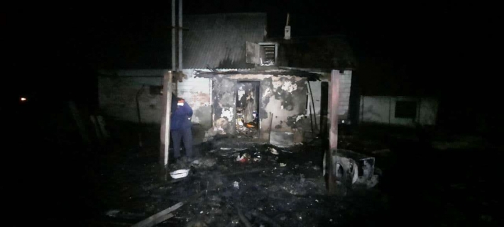 В Запорожской области загорелась крыша жилого дома (фото)