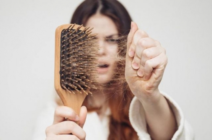 Специалисты обнаружили связь между стрессом и выпадением волос
