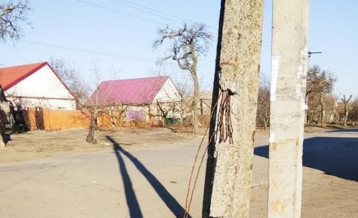 В Мелитополе жители частного сектора пожаловались на столб-убийцу (фото)