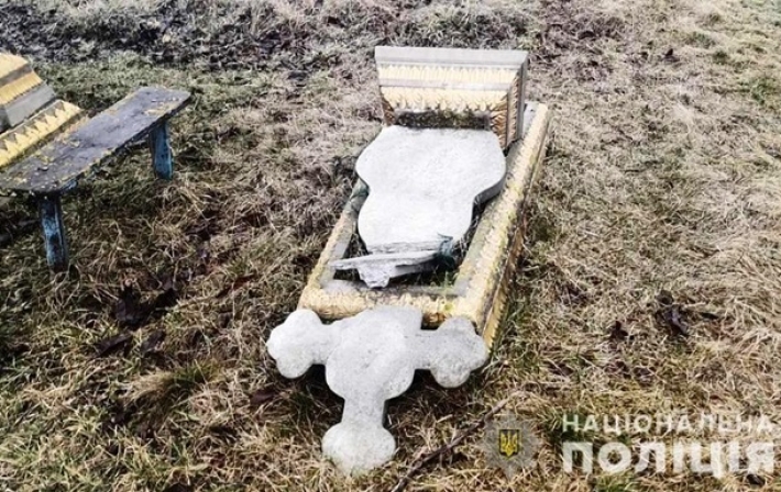 В Винницкой области два подростка повредили восемь памятников