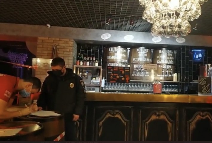 В Запорожье подростку продали алкоголь (видео)