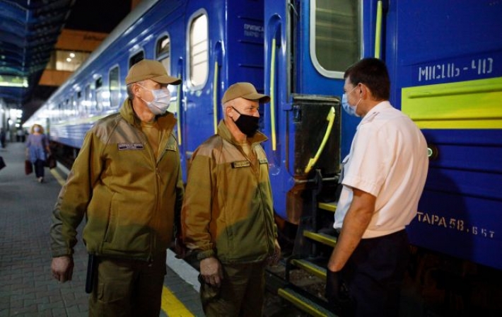 Надоело: в Укрзализныце рассказали, что будут делать с пассажирами без масок