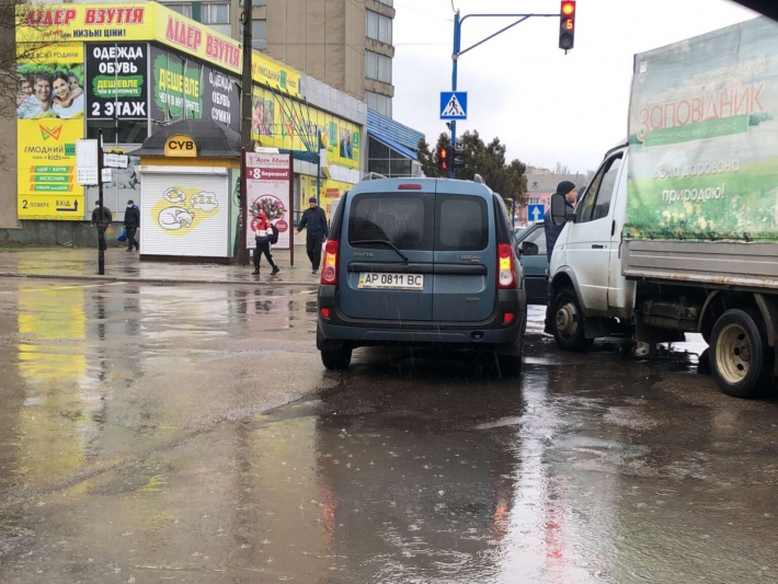 В Запорожской области произошло ДТП с участием грузовика и легковушки (фото)